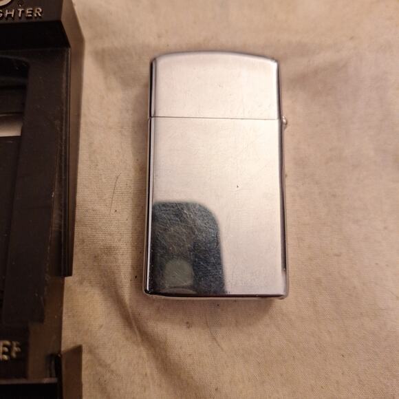 Chrome Zippo Slim Lighter with Original Box 1980s - Picture 5 of 8